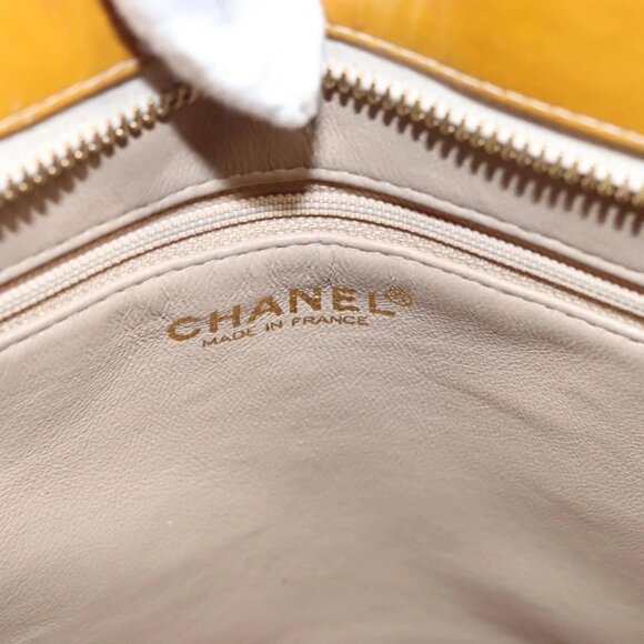 CHANEL Matelasse Reprint Tote Bag Patent leather Yellow Gold CC Auth 124110 - Picture 10 of 16